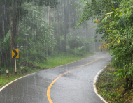 Carreteras y comunidades de Ecuador enfrentan lluvias intensas y riesgos asociados al fenómeno El Niño.
