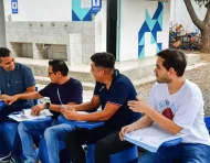 La capacitación es obligatoria y tiene carácter presencial. Los puntos habilitados pueden consultarse en los canales oficiales del CNE, según la ubicación de cada ciudadano.