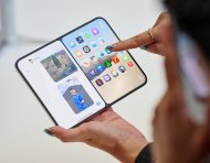 El iPhone Duo plegable de Apple se presenta durante el evento especial de la compañía en el Steve Jobs Theater, en Apple Park (Cupertino).