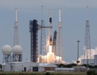 La nave espacial Crew Dragon de SpaceX despega del Complejo de Lanzamiento Espacial 40.