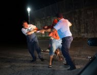 Un enfrentamiento entre un conductor y personal de la ATM quedó registrado en video durante un operativo en el sur de Guayaquil.