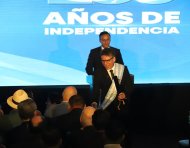 Billy Navarrete, representante del Comité para la Defensa de los Derechos Humanos, recibió la condecoración este viernes 9 de octubre.