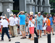 Guayaquil atrae a turistas nacionales y extranjeros sobre todo en sus fiestas.