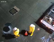 En diversas vías de Guayaquil se evidenció acumulación de agua la noche de este viernes 16 de octubre.