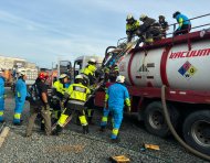 Tres personas quedaron inconscientes dentro del tanque de un vehículo que transportaba desechos sanitarios.