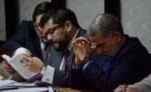 Diligencia. Fernando Alvarado llegó a la Corte cerca de la medianoche del miércoles para escuchar los cargos formulados por la fiscal subrogante.