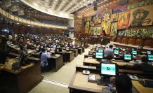 ECUADOR – Correístas y socialcristianos pedirán que la justicia actúe ante una simulación de funciones de los cuatro consejeros del CPCCS destituidos