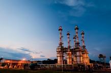 Petroecuador pagará sus deudas con petróleo.