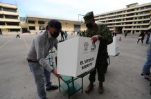La elecciones avanzan con algunos retrasos.
