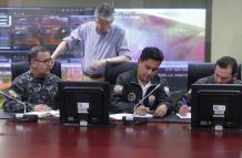 Presencia. Guillermo Lasso dirige los operativos de control desde el puesto de mando unificado en Guayaquil.