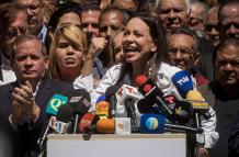 Chavistas atacan con "palos y piedras" acto de María Corina Machado, denuncia la opositora