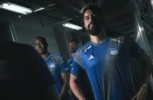 El volante Cristhian Noboa luciendo la nueva camiseta