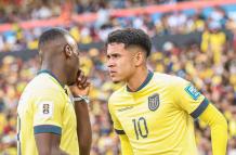Moisés Caicedo y Kendry Páez