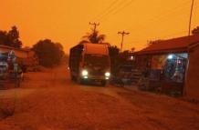 cielo rojo indonesia incendios forestales