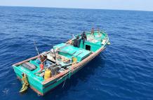 Armada aprehende dos lanchas ecuatorianas y una embarcación peruana