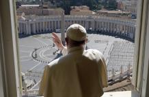 Papa Francisco da misa sin feligreses