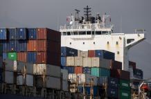 Global shipping slows (31308125)