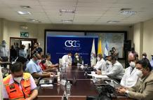 Mesa del COE Cantonal de Guayquil en reunión, en el norte de la ciudad.