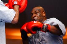 MIKE-TYSON-PELEA-RING