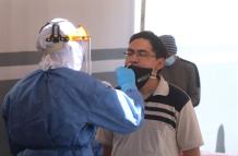 El municipio de Quito tomó pruebas PCR a conductores