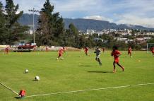 Nacional+Fútbol+Entrenamiento+Tumbaco