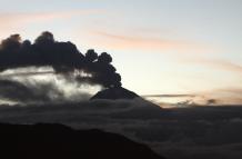 Volcán-Sangay-erupción-ceniza
