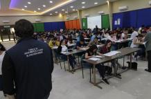 En Guayaquil, 2.700 sustentantes acudieron al Instituto Tecnológico Bolivariano para rendir la prueba.