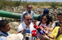Medios de comunicación acompañaron a funcionarios del Gobierno en un recorridos por los terrenos de El Aromo.