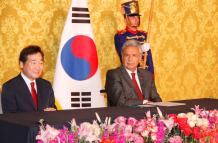 El presidente Lenín Moreno y el primer ministro de Corea del Sur, Lee Nak-Yeon suscribieron cinco acuerdos en materia diplomártica.