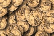 Sitios.  Hay sitios o plataformas reconocidas para invertir en monedas, como Plus500, AvaTrade, BDSwiss, entre otros, que son confiables. 