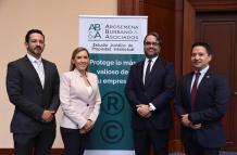 Los expertos que participaron en el seminario que congregó a importantes ejecutivos de las empresas locales.