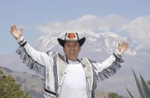 El cantante indígena incursiona con éxito en la política. Administrará el Municipio de Guamote.
