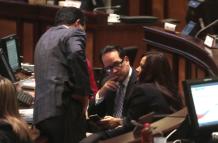 Acuerdos. Eliseo Azuero (ID), Henry Cucalón (PSC) y Marcela Aguiñaga (RC): las vicisitudes del Comité de Ética los reunió ayer en el Pleno. 