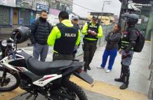 En Quito: guardia y usuarios de Ecovía frustran un robo