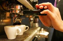 Se recomienda tomar café justo antes de dormir, ya que hasta los 20 minutos de sueño la cafeína no ha hecho el efecto activador.