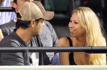 Enrique Iglesias y Anna Kournikova comparten con el mundo las primeras fotos de sus gemelos. 