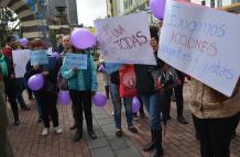 La protesta contra la violencia de género se hizo desde las 09:00 del martes 16 de enero en el Parque Montalvo, centro de Ambato.
