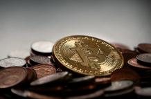 La fiebre de las criptomonedas envuelve al mundo, pero en Ecuador se retrasa. Países como Japón le han dado una gran acogida al bitcoin.
