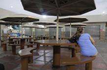 Problema. De los 17 negocios existentes en esta plazoleta, solo cinco se mantienen, los demás quebraron.