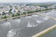 Cercanía. Las lagunas están frente a la quinta etapa de la ciudadela Guayacanes, el sector más afectado.