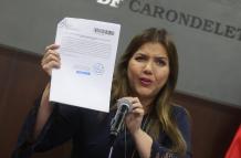 El 27 de noviembre María Alejandra Vicuña dio una rueda de prensa en el Salón Azul de Carondelet donde habló sobre las supuestos diezmos cobrados a un exasesor. 