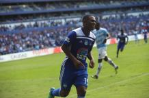 Goleador. Brayan Angulo, delantero de Emelec, celebra uno de sus dos goles frente a Guayaquil City en el estadio Capwell. El Cuco suma 17 tantos en el torneo nacional.