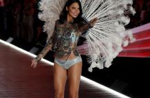 Adriana Lima le dice adiós al cielo