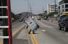 La Autoridad de Tránsito Municipal (ATM) colocó letreros en la avenida Carlos Julio Arosemena.