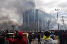 El edificio de la Contraloría fue quemado en las protestas de octubre