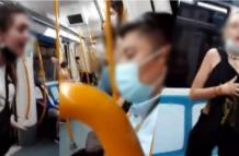 Escenas del video en el que se registró el acto racista contra tres personas en el Metro de Madrid, España.