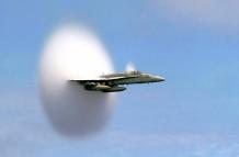 F18 A rompiendo la velocidad del sonido