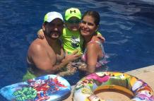 Liz Valarezo con su esposo Christian y su hijo Samuel.