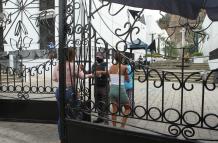 Puertas de los cementerios de la ciudad estuvieron abiertas al público hasta hoy.