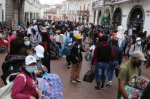 La venta informal se multiplica en varios espacios de Quito.